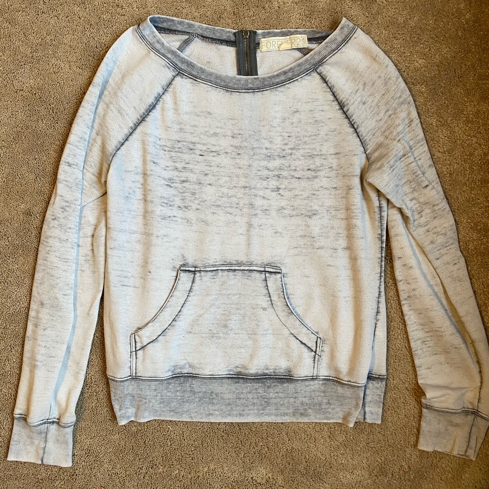 🌸 Soft, Gray Pullover